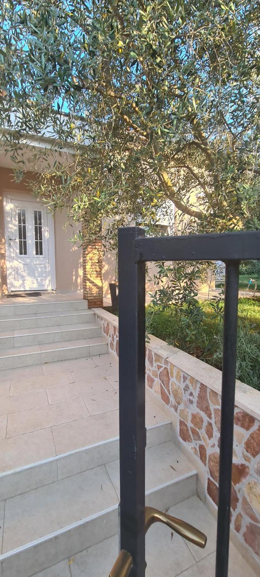 Matteo Kuca Za Odmor Vila